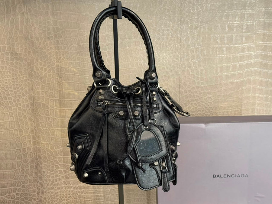 BALENCIAGA